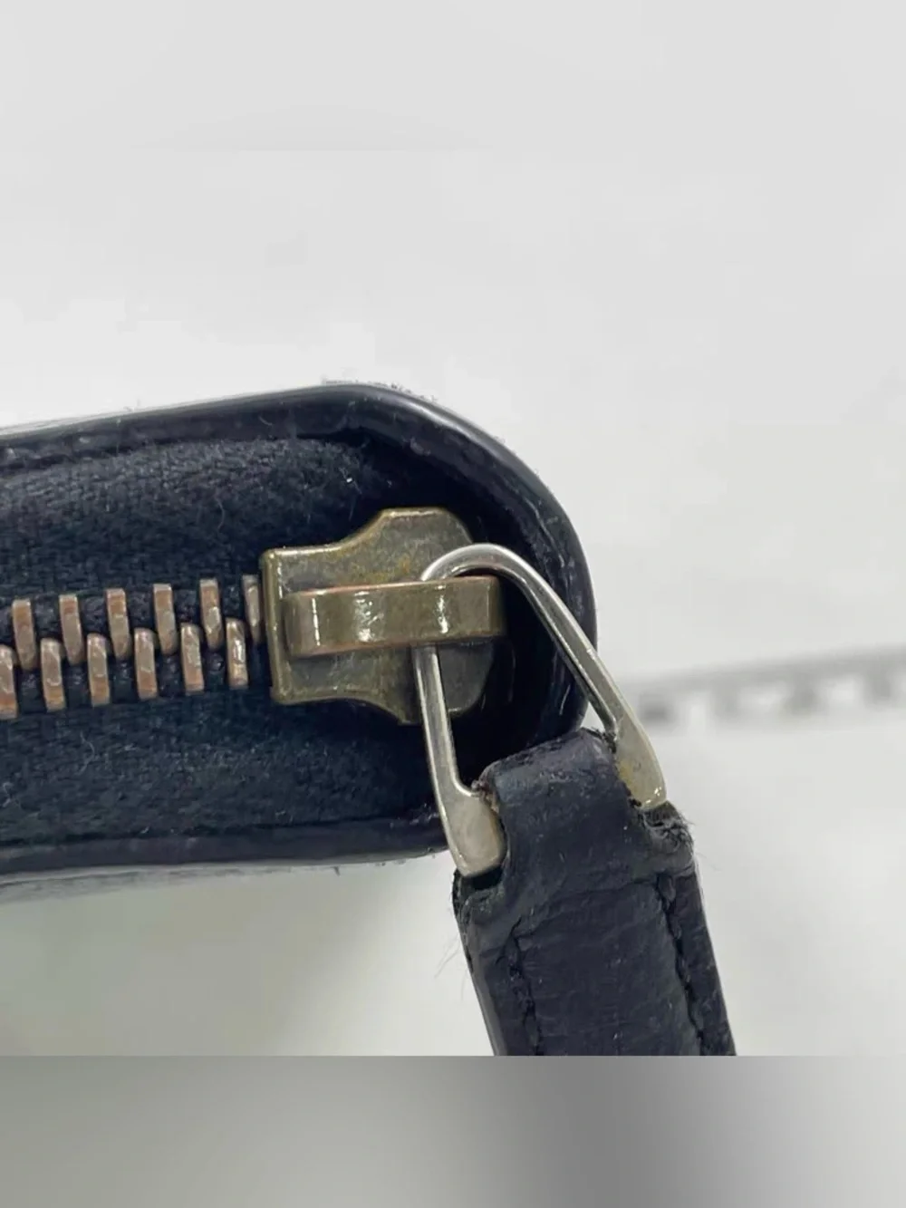 Authentic Gucci Luxurious Black Grain Leather Zip Around Long Wallet